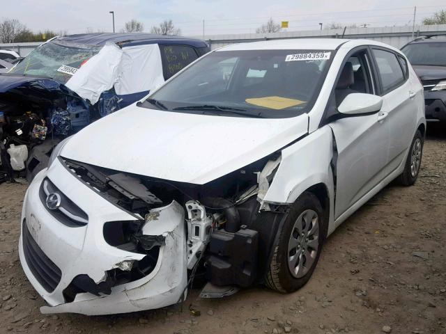 KMHCT5AE0GU246010 - 2016 HYUNDAI ACCENT SE WHITE photo 2