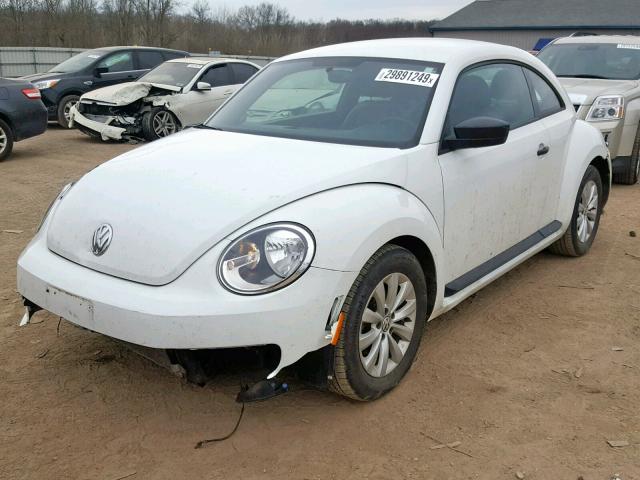 3VWF17ATXFM606210 - 2015 VOLKSWAGEN BEETLE 1.8 WHITE photo 2