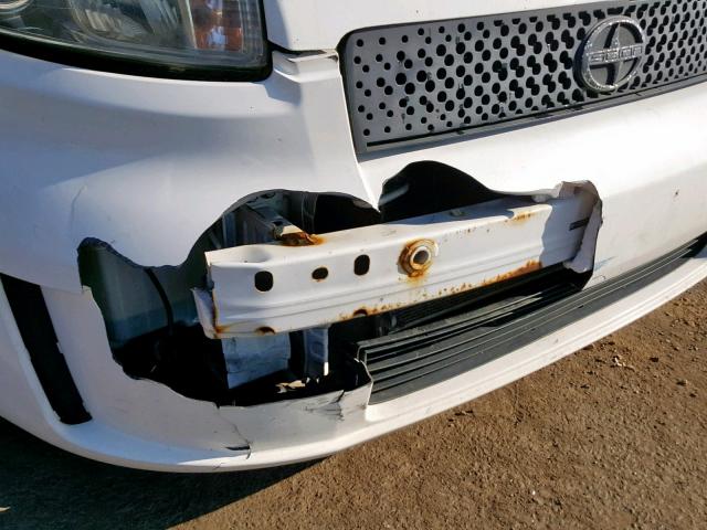 JTLKE50E981048917 - 2008 TOYOTA SCION XB WHITE photo 9