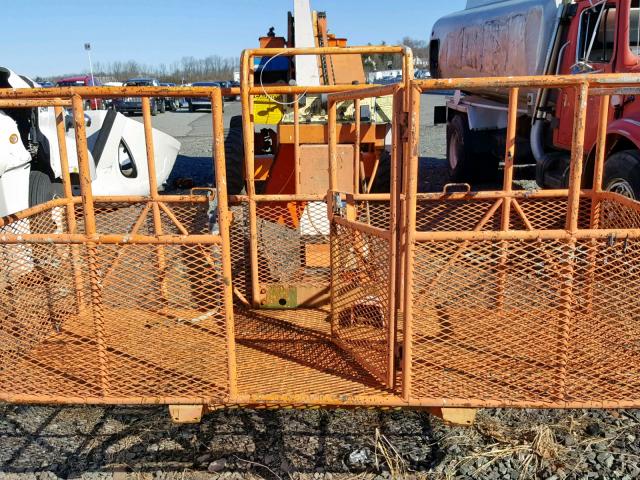 0308811019 - 1988 JLG LIFTBUCKET ORANGE photo 5