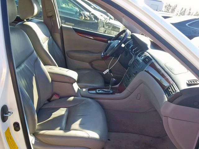 JTHBF30G030109647 - 2003 LEXUS ES 300 WHITE photo 5