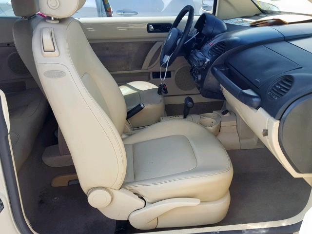 3VWCM31Y75M368510 - 2005 VOLKSWAGEN NEW BEETLE Braun Foto 5