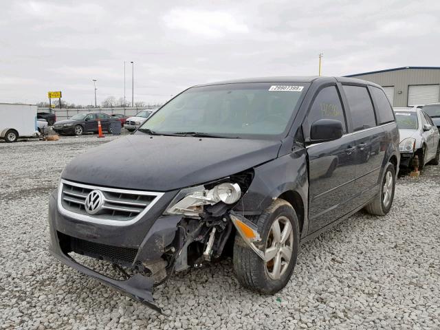 2V4RW3D15AR295541 - 2010 VOLKSWAGEN ROUTAN SE BLACK photo 2