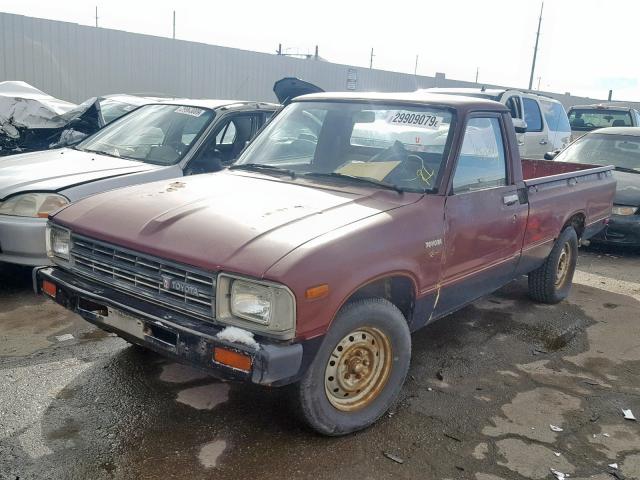 JT4RN44R4D1156311 - 1983 TOYOTA PICKUP 1/2 MAROON photo 2