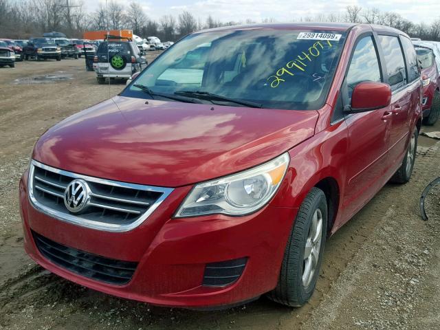 2V4RW3D16AR209430 - 2010 VOLKSWAGEN ROUTAN SE RED photo 2