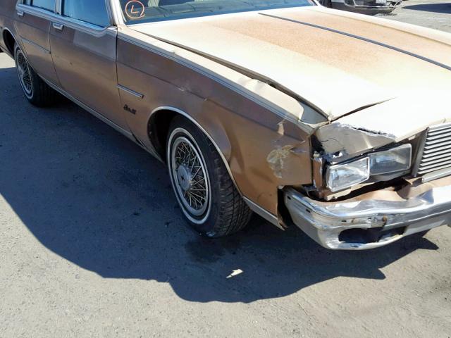 1G3AY69Y2CX125344 - 1982 OLDSMOBILE DELTA 88 R TWO TONE photo 9