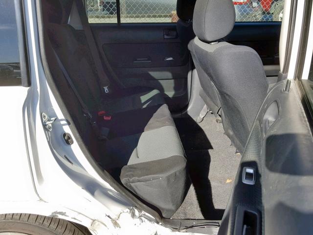 JTLKT324264125959 - 2006 TOYOTA SCION XB WHITE photo 6