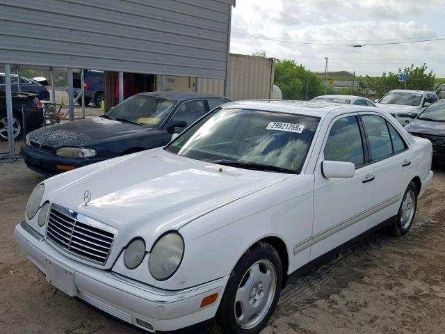 WDBJF72F0VA471014 - 1997 MERCEDES-BENZ E 420 WHITE photo 2