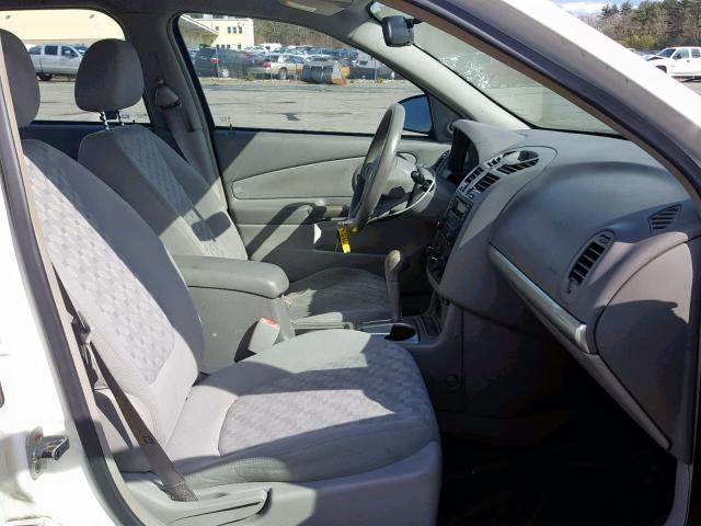 1G1ZT54895F182516 - 2005 CHEVROLET MALIBU LS WHITE photo 5