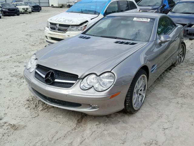 WDBSK75F23F040458 - 2003 MERCEDES-BENZ SL 500R GRAY photo 2