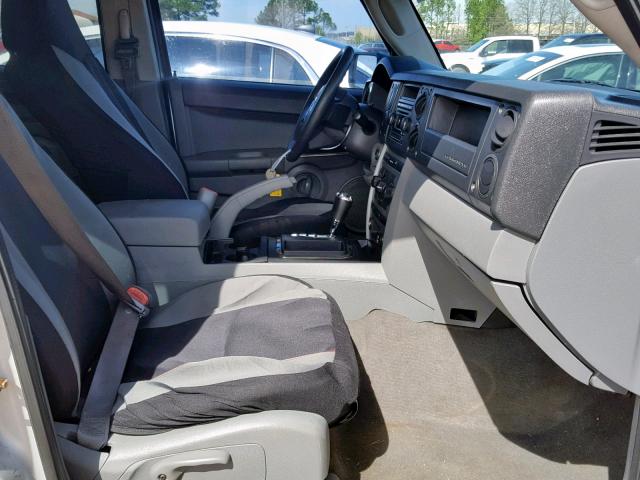 1J8HH48K36C230883 - 2006 JEEP COMMANDER SILVER photo 5