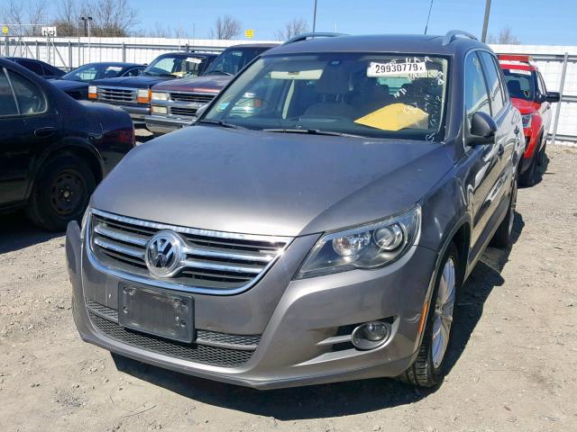 WVGBV95N09W001318 - 2009 VOLKSWAGEN TIGUAN SE GRAY photo 2