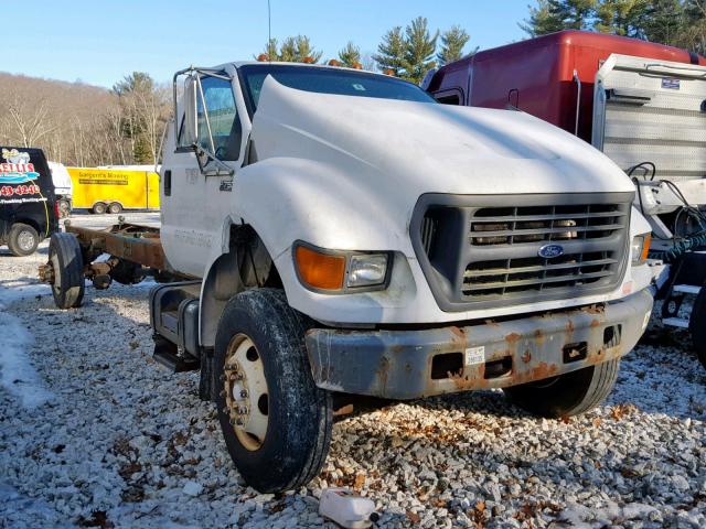 3FDXF75R41MA20629 - 2001 FORD F750 SUPER WHITE photo 1