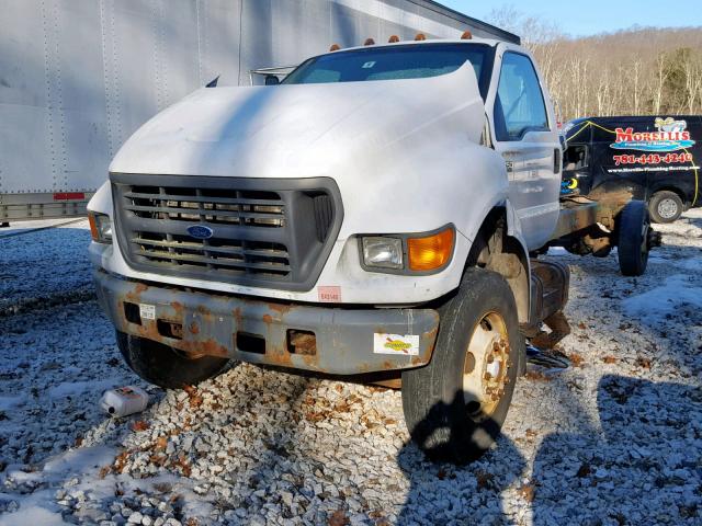 3FDXF75R41MA20629 - 2001 FORD F750 SUPER WHITE photo 2