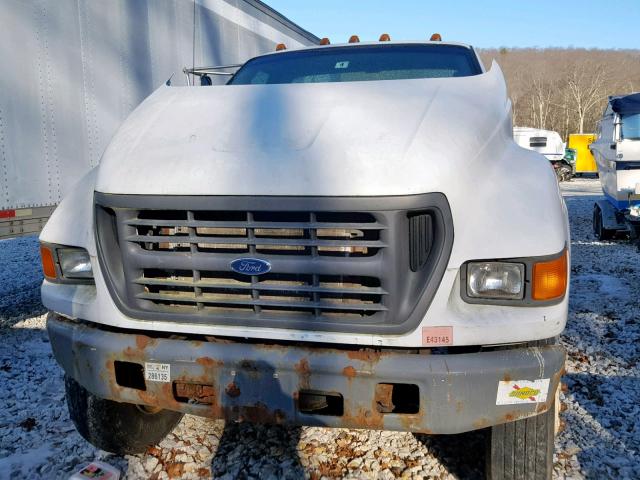 3FDXF75R41MA20629 - 2001 FORD F750 SUPER WHITE photo 7