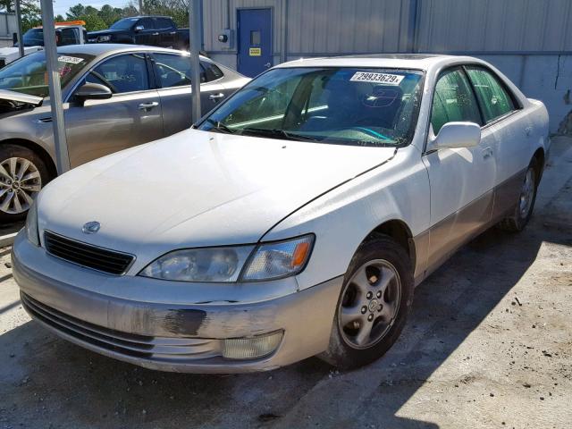 JT8BF22G4V0052749 - 1997 LEXUS ES 300 WHITE photo 2