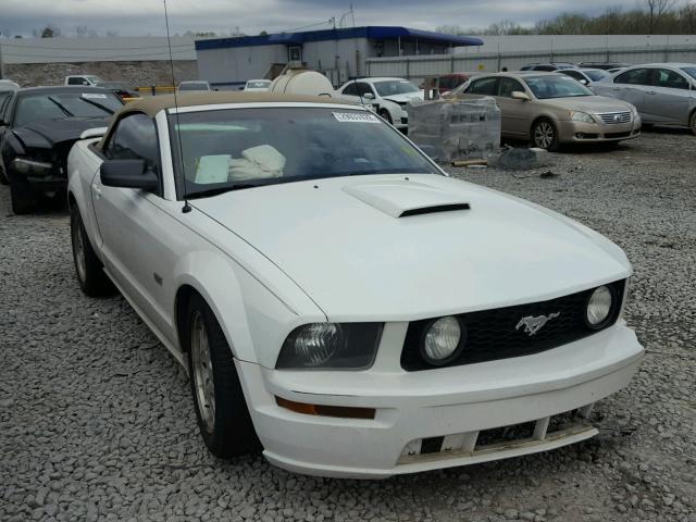 1ZVFT85H475220699 - 2007 FORD MUSTANG GT WHITE photo 1