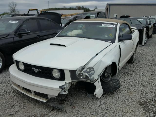 1ZVFT85H475220699 - 2007 FORD MUSTANG GT WHITE photo 2