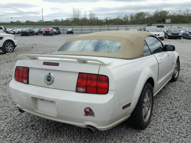 1ZVFT85H475220699 - 2007 FORD MUSTANG GT WHITE photo 4
