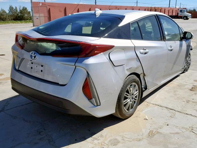 JTDKARFP0H3005076 - 2017 TOYOTA PRIUS PRIM 银色 照片 4