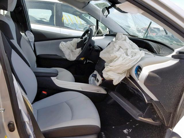 JTDKARFP0H3005076 - 2017 TOYOTA PRIUS PRIM 银色 照片 5