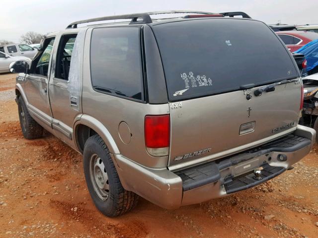 1GNDT13W9Y2337658 - 2000 CHEVROLET BLAZER GRAY photo 3