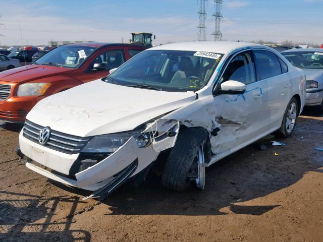 1VWBH7A30DC080100 - 2013 VOLKSWAGEN PASSAT SE WHITE photo 2