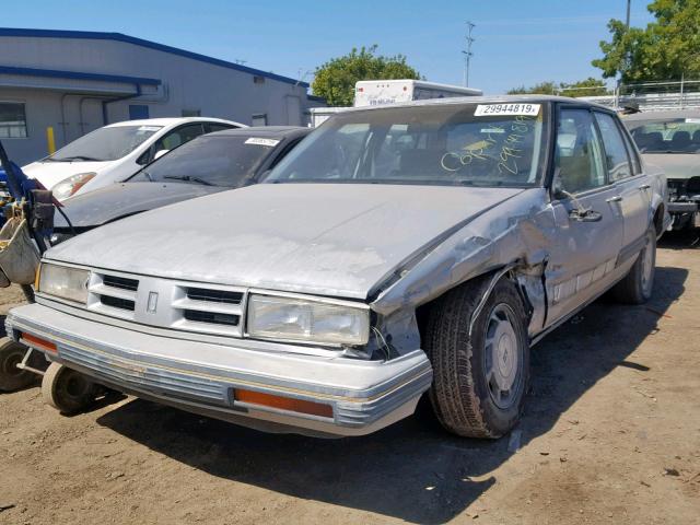 2G3HY54C5MH330348 - 1991 OLDSMOBILE 88 ROYALE SILVER photo 2