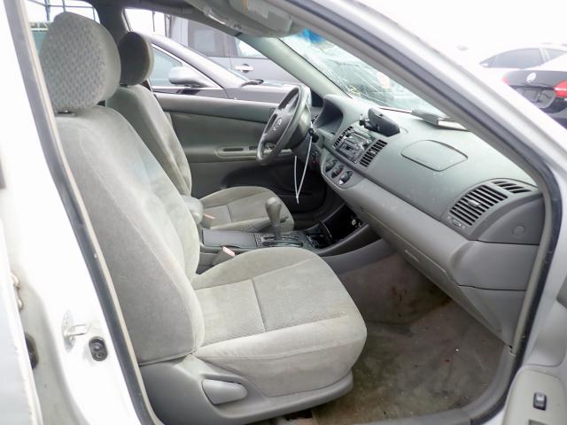 4T1BE32K92U074096 - 2002 TOYOTA CAMRY LE WHITE photo 5