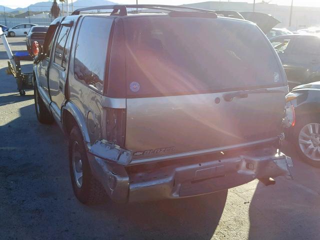 1GNCS13W62K143126 - 2002 CHEVROLET BLAZER BLACK photo 3