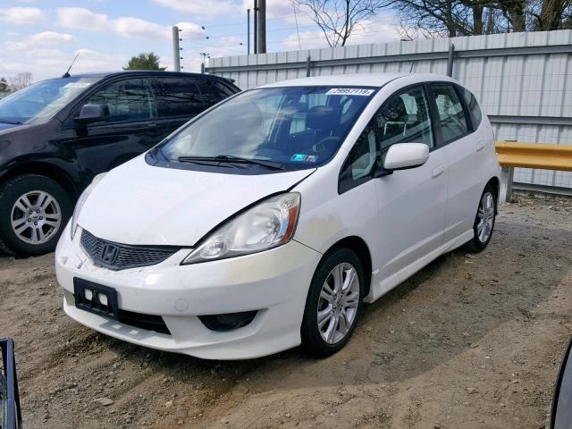 JHMGE87499S070622 - 2009 HONDA FIT SPORT WHITE photo 2