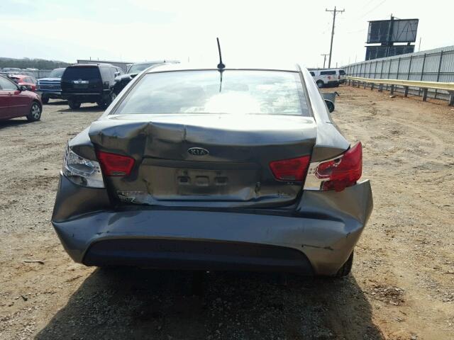 KNAFU4A23B5398863 - 2011 KIA FORTE EX GRAY photo 9