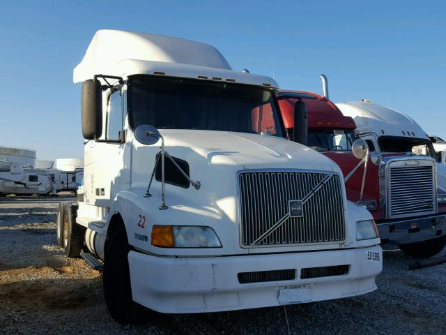 4V4NC9JH31N252646 - 2001 VOLVO VN VNL WHITE photo 1