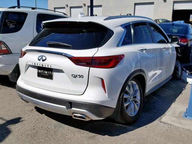 3PCAJ5M13KF128352 - 2019 INFINITI QX50 ESSEN WHITE photo 4