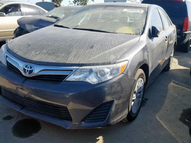 4T1BD1FK5EU135353 - 2014 TOYOTA CAMRY HYBR GRAY photo 2