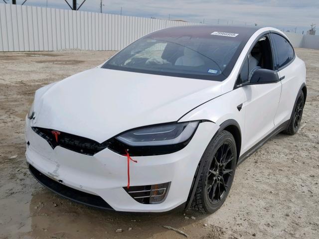 5YJXCAE21HF052224 - 2017 TESLA MODEL X WHITE photo 2