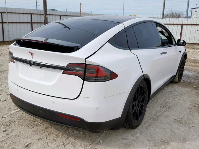 5YJXCAE21HF052224 - 2017 TESLA MODEL X WHITE photo 4