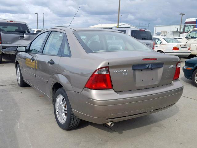 1FAFP34N65W224400 - 2005 FORD FOCUS ZX4 TAN photo 3