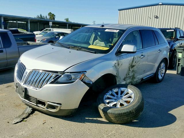 2LMDJ6JK0BBJ07987 - 2011 LINCOLN MKX SILVER photo 2