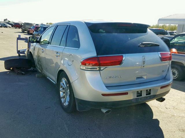 2LMDJ6JK0BBJ07987 - 2011 LINCOLN MKX SILVER photo 3