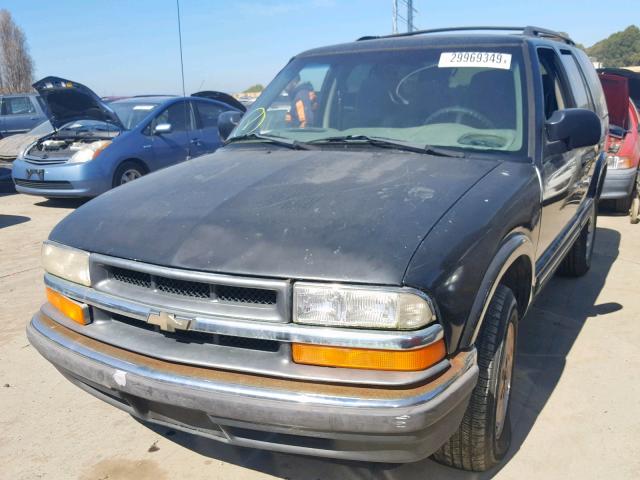 1GNDT13W0Y2180473 - 2000 CHEVROLET BLAZER BLACK photo 2