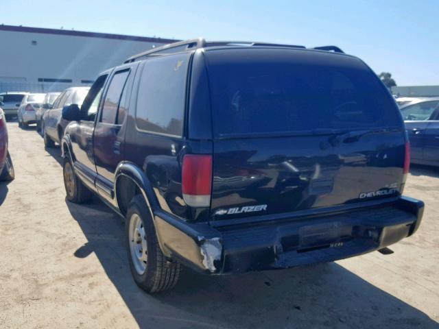 1GNDT13W0Y2180473 - 2000 CHEVROLET BLAZER BLACK photo 3