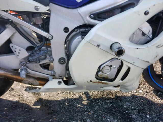 JYARJ04E71A016780 - 2001 YAMAHA YZFR6 L WHITE photo 7