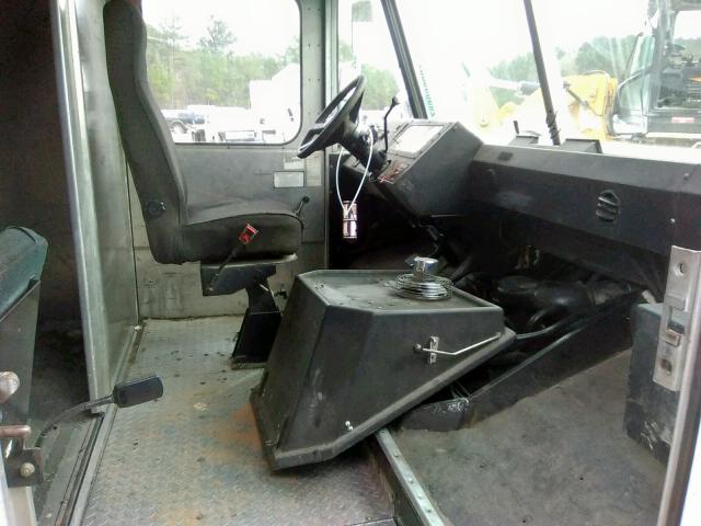 5B4HP32R7Y3321190 - 2000 WORKHORSE CUSTOM CHASSIS FORWARD CONTROL CHASSIS P3500  photo 5
