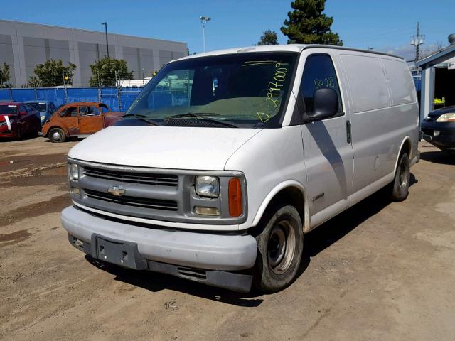 1GCFG15W021242017 - 2002 CHEVROLET EXPRESS G1 WHITE photo 2