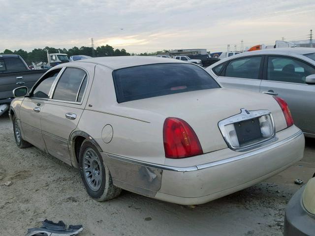 1LNHM83W22Y666685 - 2002 LINCOLN TOWN CAR C BEIGE photo 3