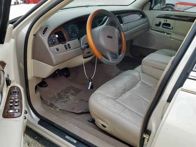 1LNHM83W22Y666685 - 2002 LINCOLN TOWN CAR C BEIGE photo 9