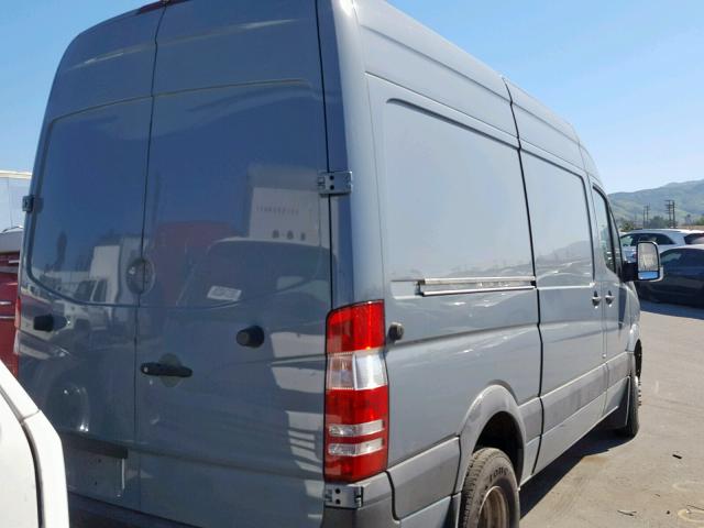 WD3PF0DC4FP108326 - 2015 MERCEDES-BENZ SPRINTER 3 BLUE photo 4