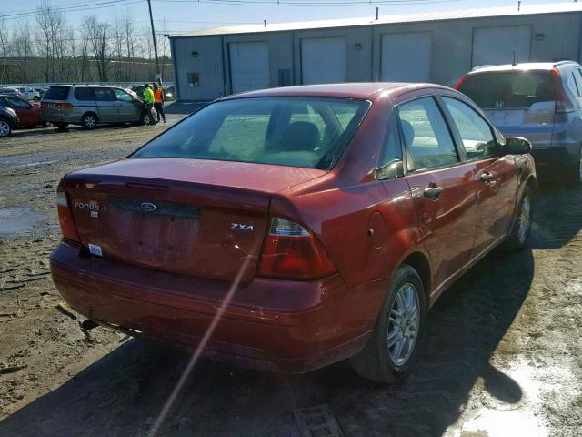 1FAFP34N25W113746 - 2005 FORD FOCUS ZX4 RED photo 4