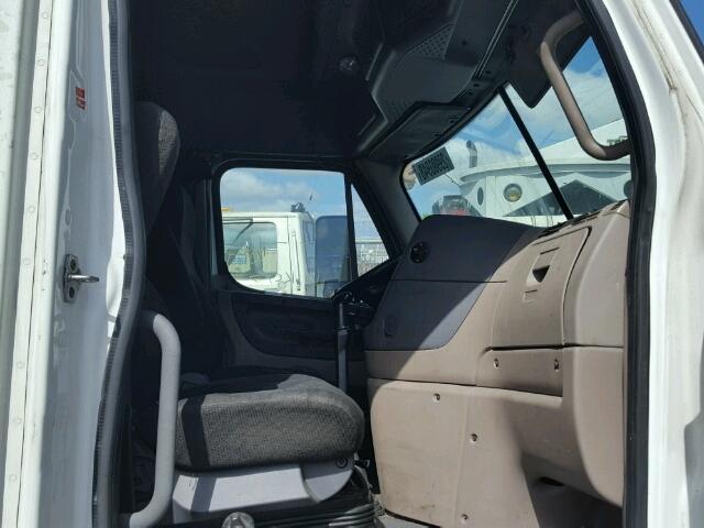 1FUJGLDR4BLAV5851 - 2011 FREIGHTLINER CASCADIA 1 WHITE photo 5